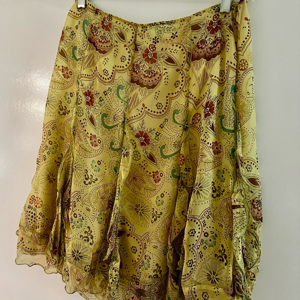 Cynthia Steffe beautiful Vintage
Silk print skirt size 6 EUC